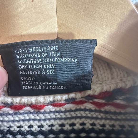 Black Canyon Norwegian men’s large 100% wool sweater snowbird Canada patch - Picture 6 of 10